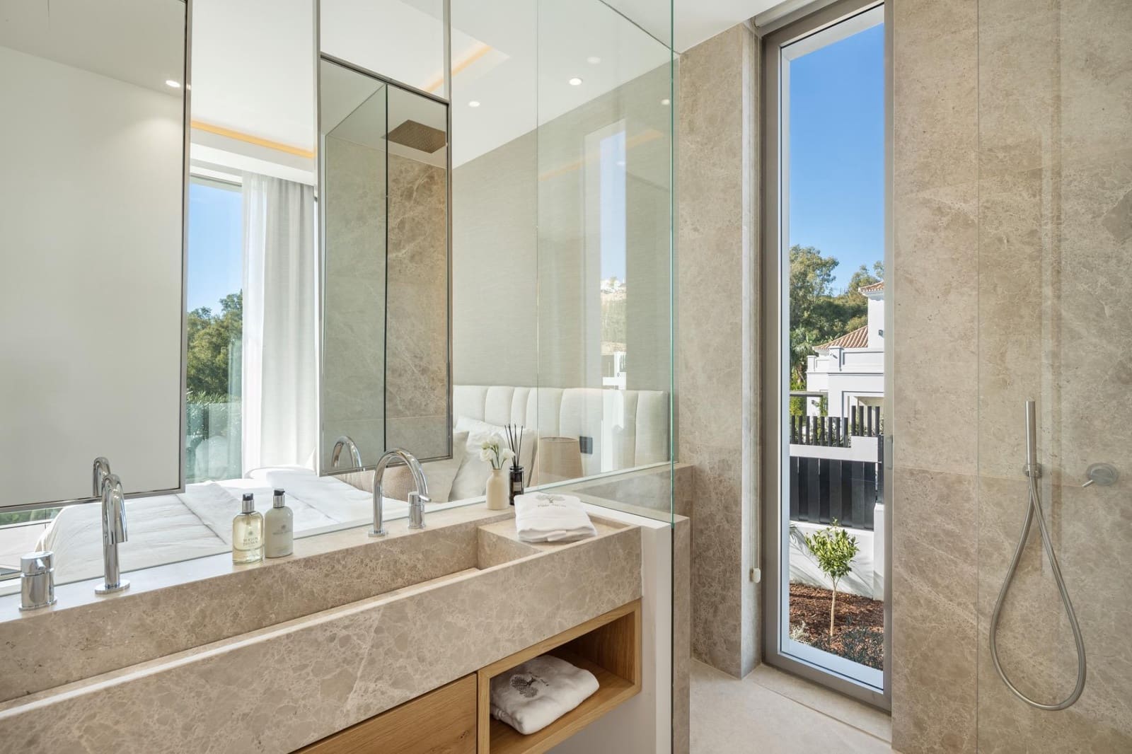 6 bedroom Villa for sale in Marbella with pool garage - € 8,995,000 (Ref: 10033680)