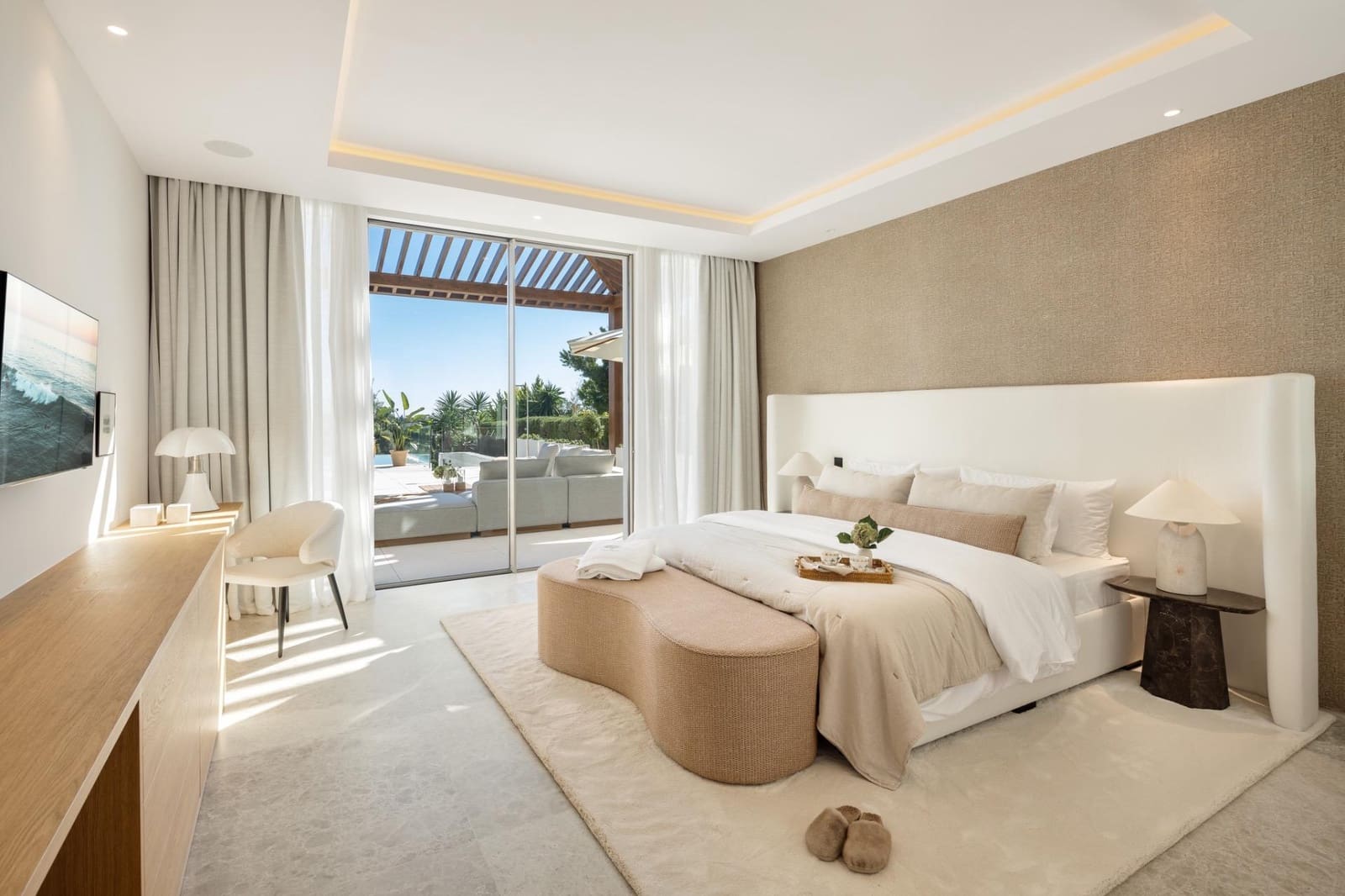6 bedroom Villa for sale in Marbella with pool garage - € 8,995,000 (Ref: 10033680)