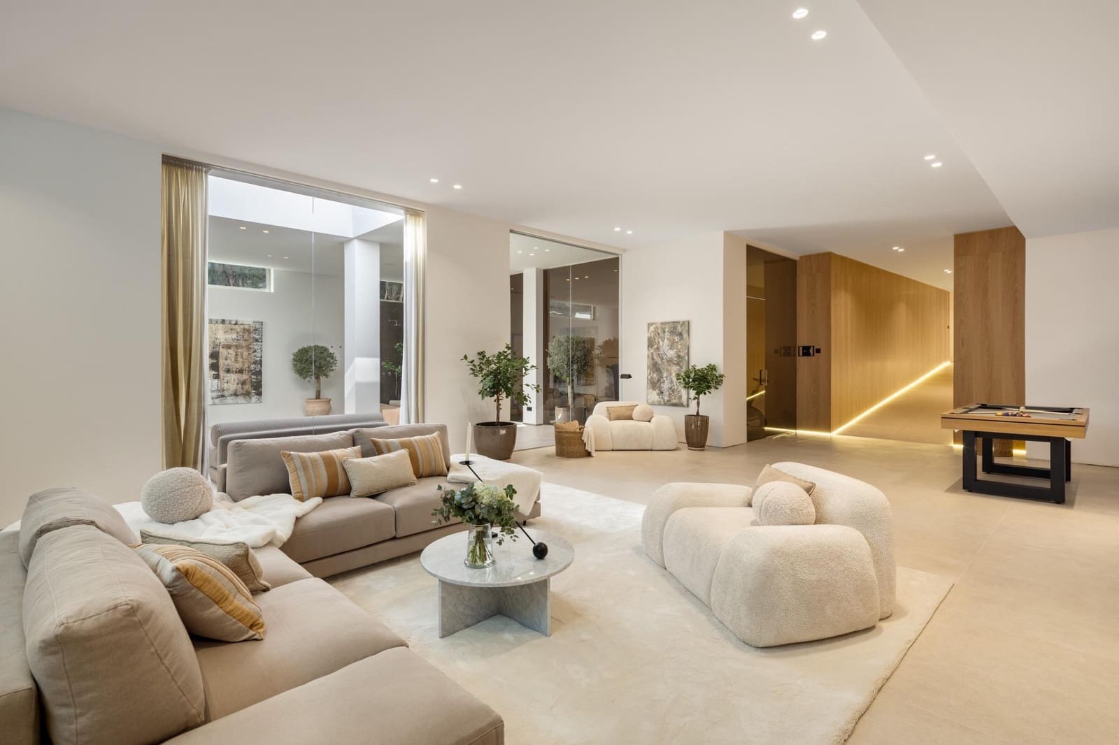 6 bedroom Villa for sale in Marbella with pool garage - € 8,995,000 (Ref: 10033680)
