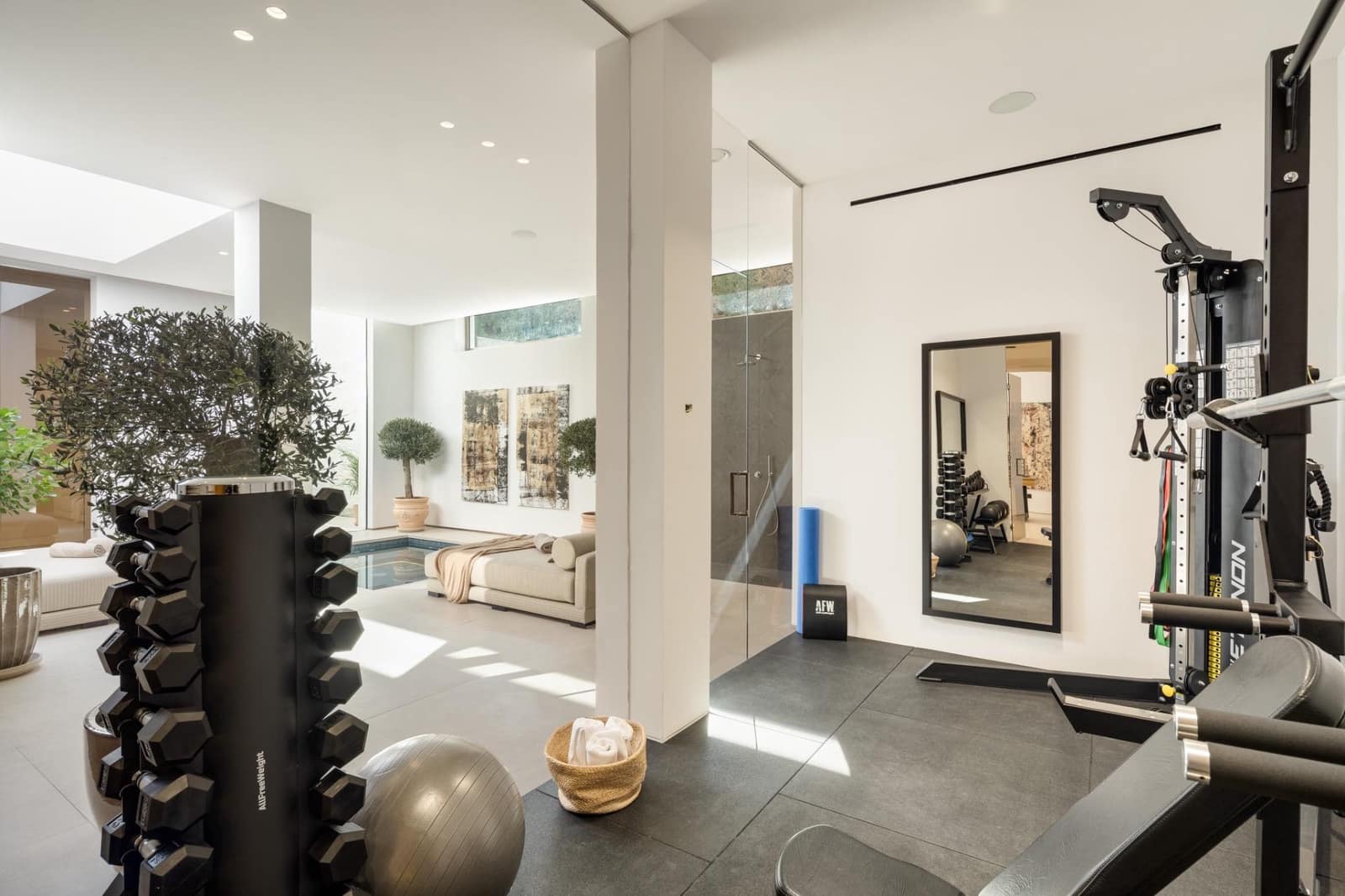 6 bedroom Villa for sale in Marbella with pool garage - € 8,995,000 (Ref: 10033680)