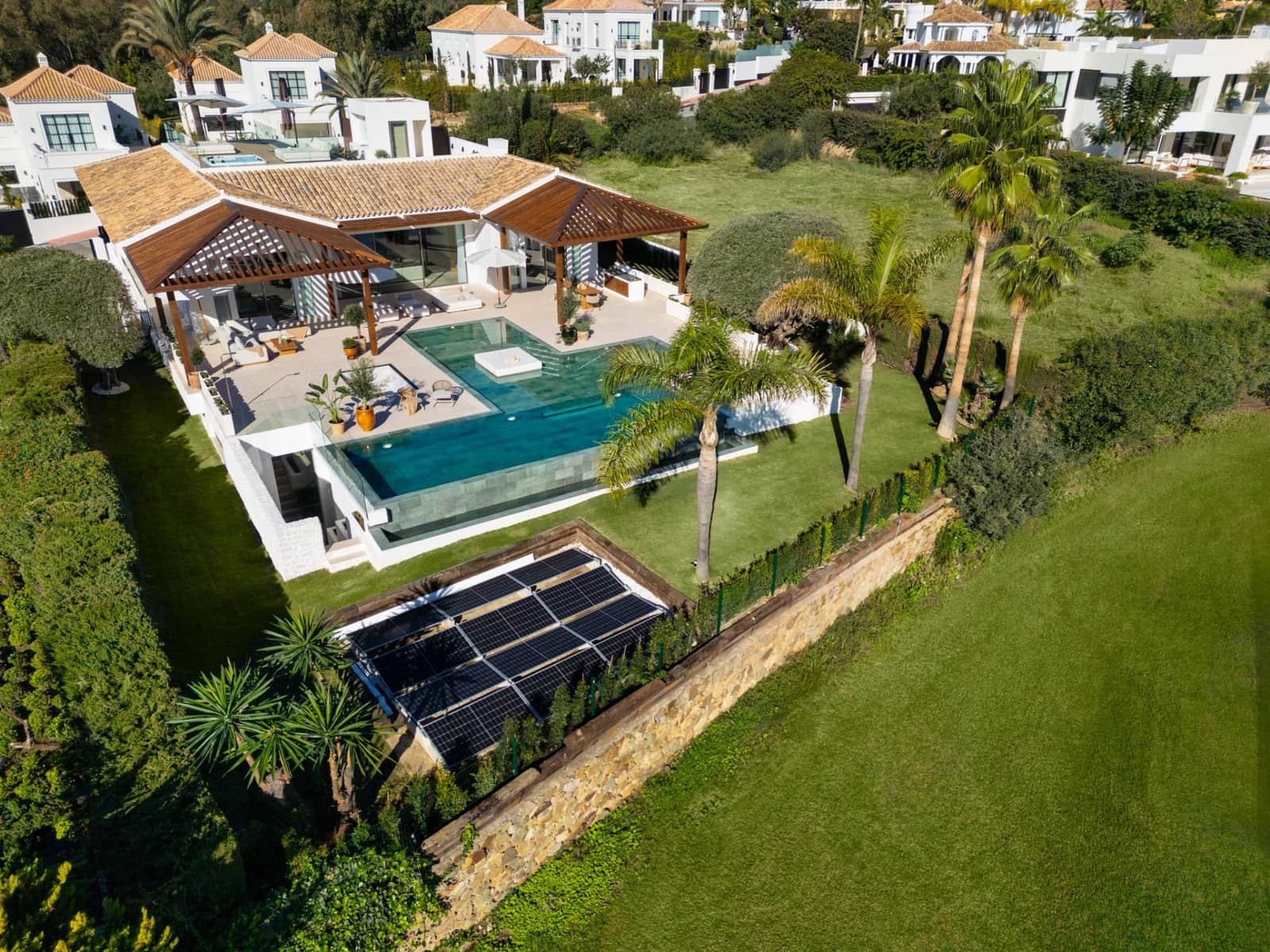 6 bedroom Villa for sale in Marbella with pool garage - € 8,995,000 (Ref: 10033680)