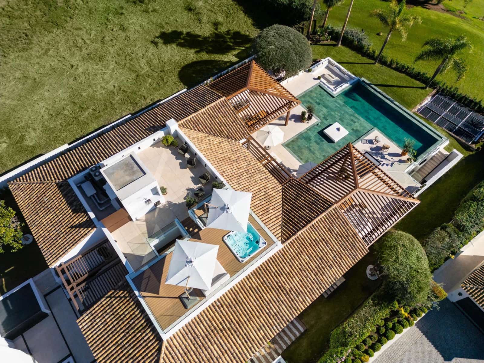 6 bedroom Villa for sale in Marbella with pool garage - € 8,995,000 (Ref: 10033680)