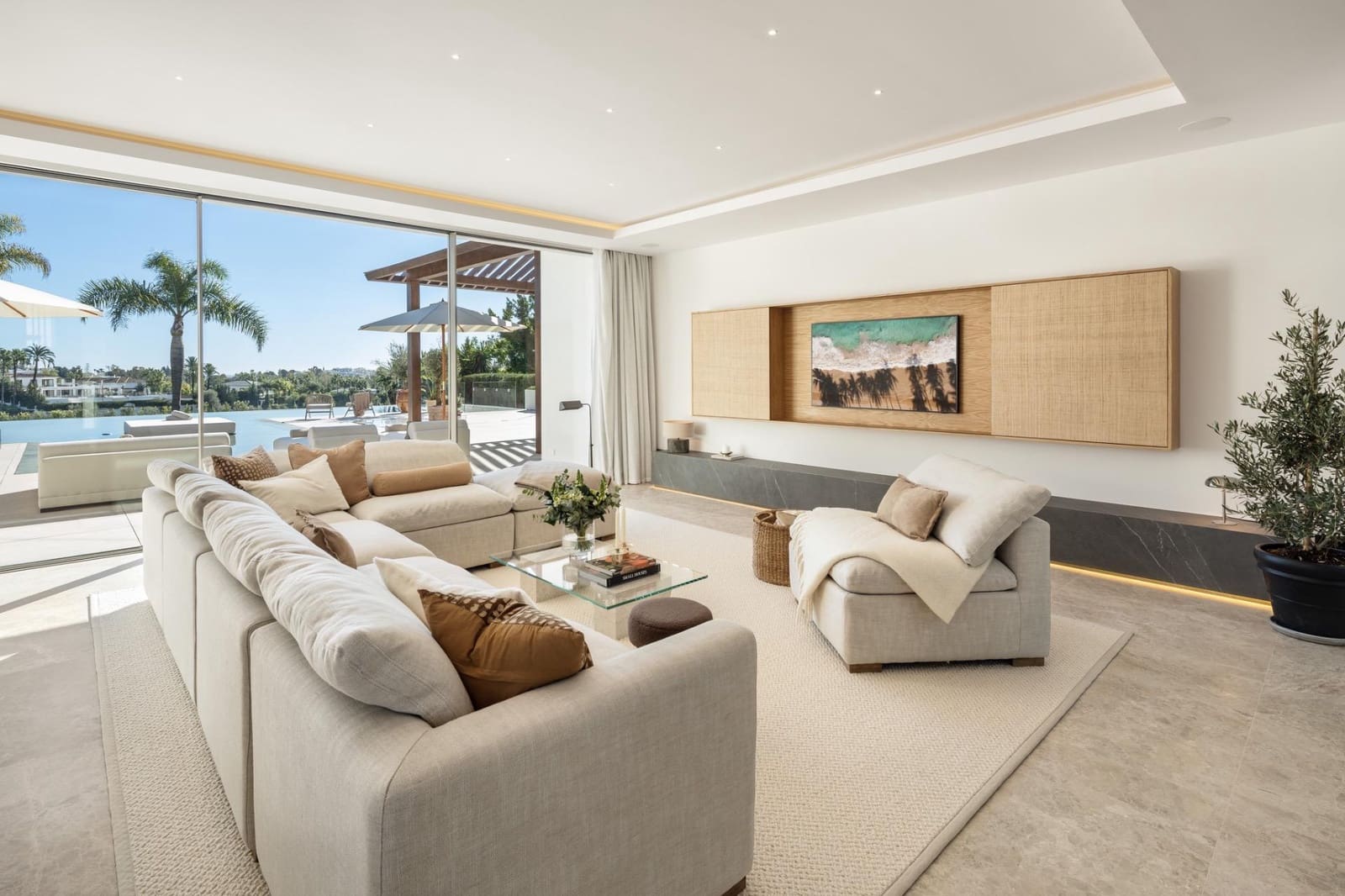 6 bedroom Villa for sale in Marbella with pool garage - € 8,995,000 (Ref: 10033680)