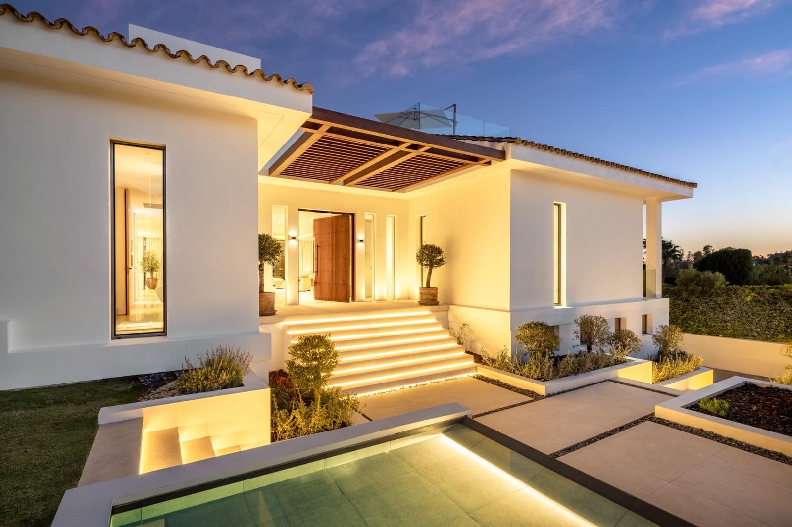 6 bedroom Villa for sale in Marbella with pool garage - € 8,995,000 (Ref: 10033680)