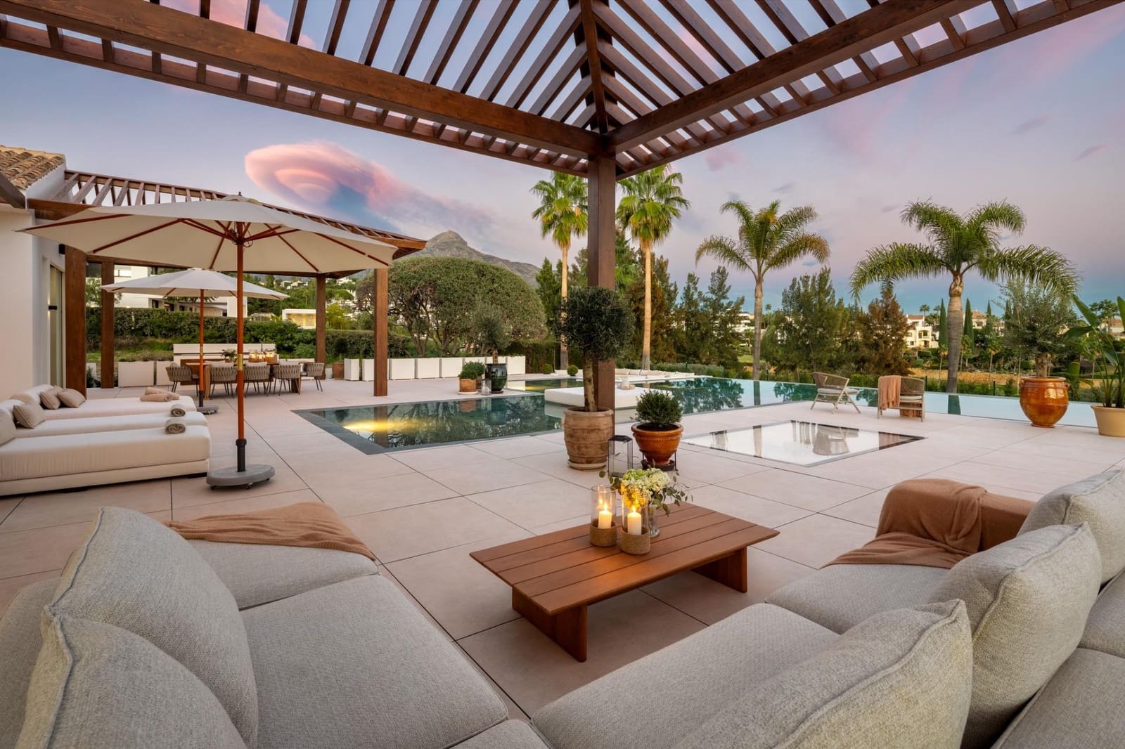 6 bedroom Villa for sale in Marbella with pool garage - € 8,995,000 (Ref: 10033680)