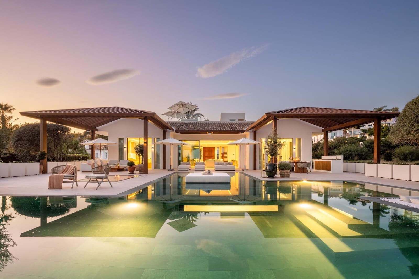 6 bedroom Villa for sale in Marbella with pool garage - € 8,995,000 (Ref: 10033680)