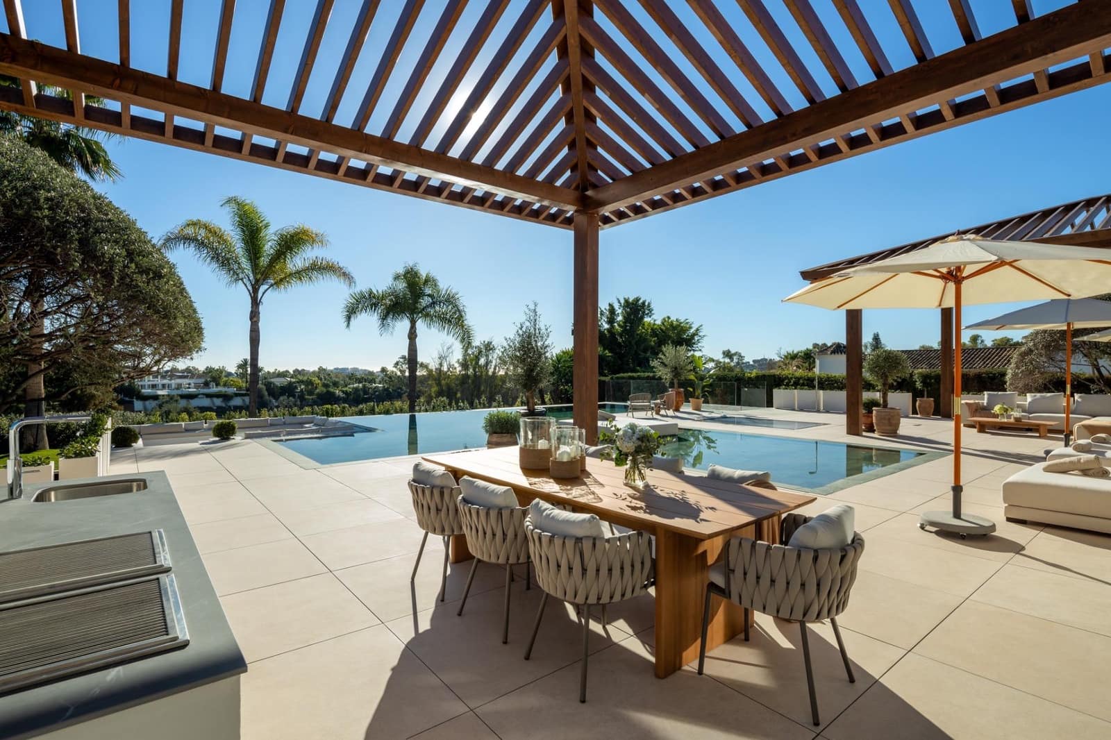 6 bedroom Villa for sale in Marbella with pool garage - € 8,995,000 (Ref: 10033680)