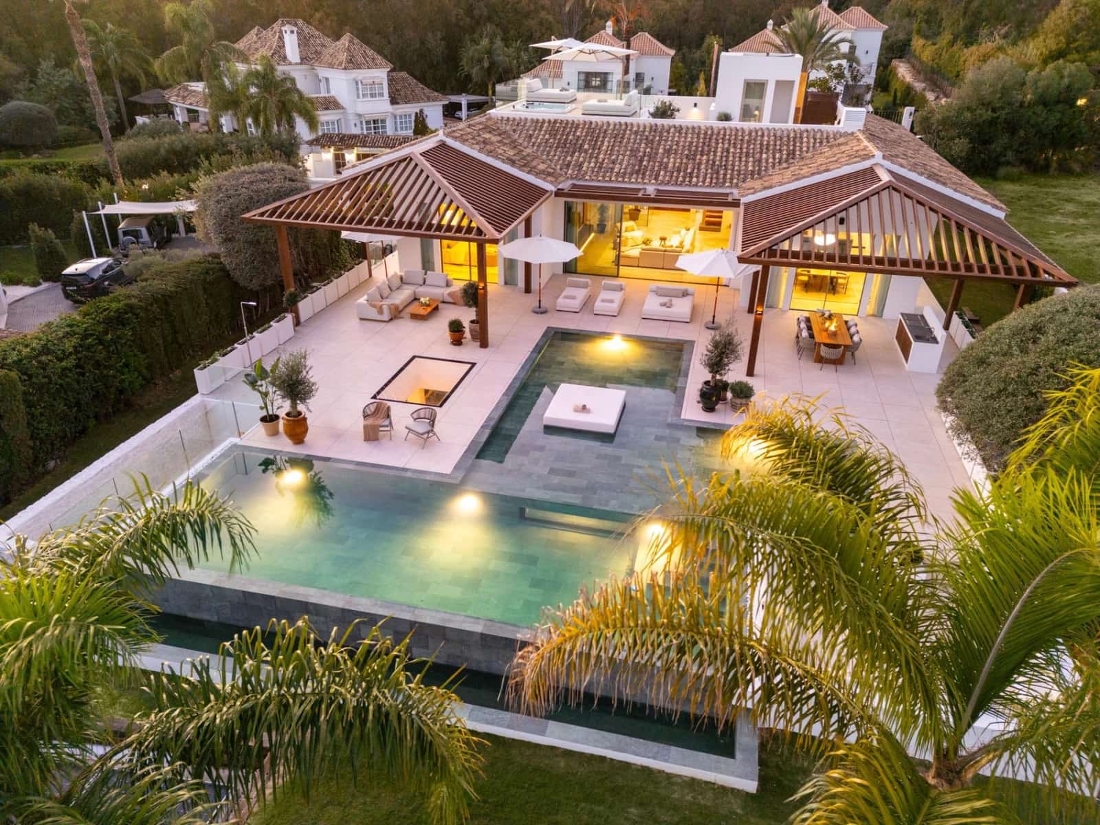 6 bedroom Villa for sale in Marbella with pool garage - € 8,995,000 (Ref: 10033680)