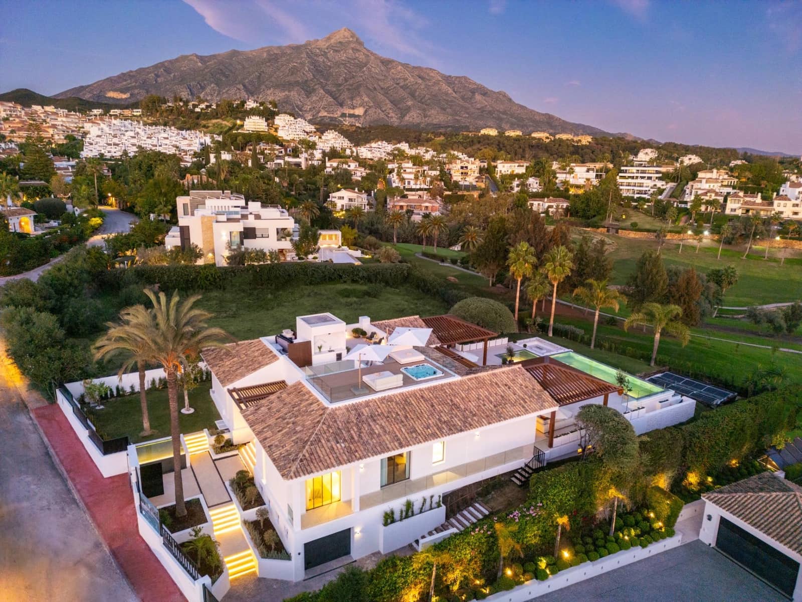 6 bedroom Villa for sale in Marbella with pool garage - € 8,995,000 (Ref: 10033680)