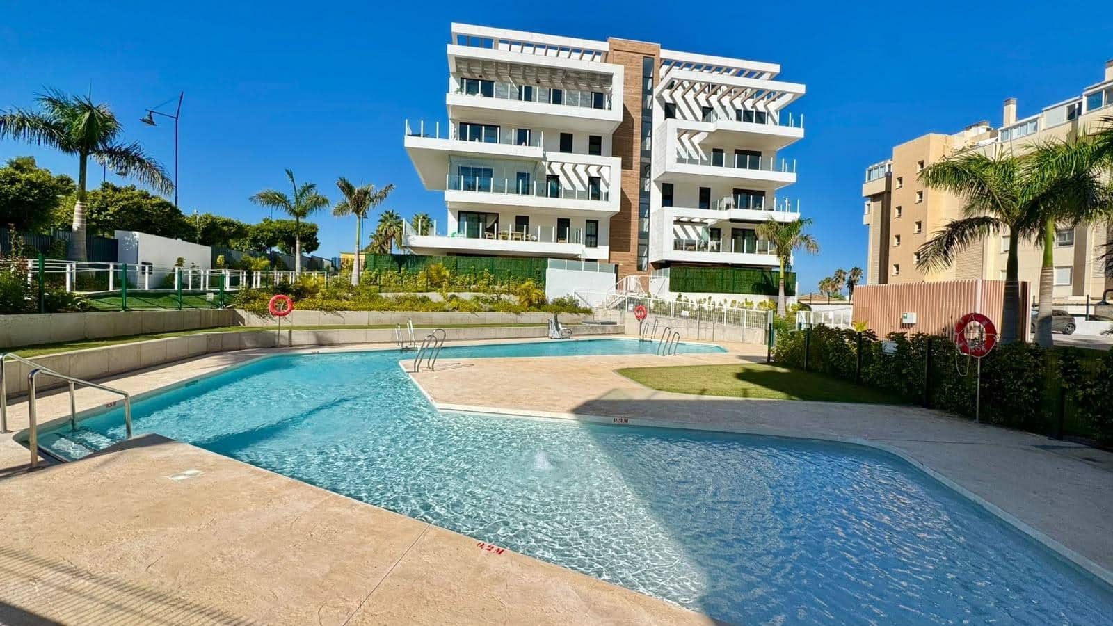 Appartement de 2 chambres à louer à Torremolinos avec piscine garage - 1 800 € (Ref: 10094923)