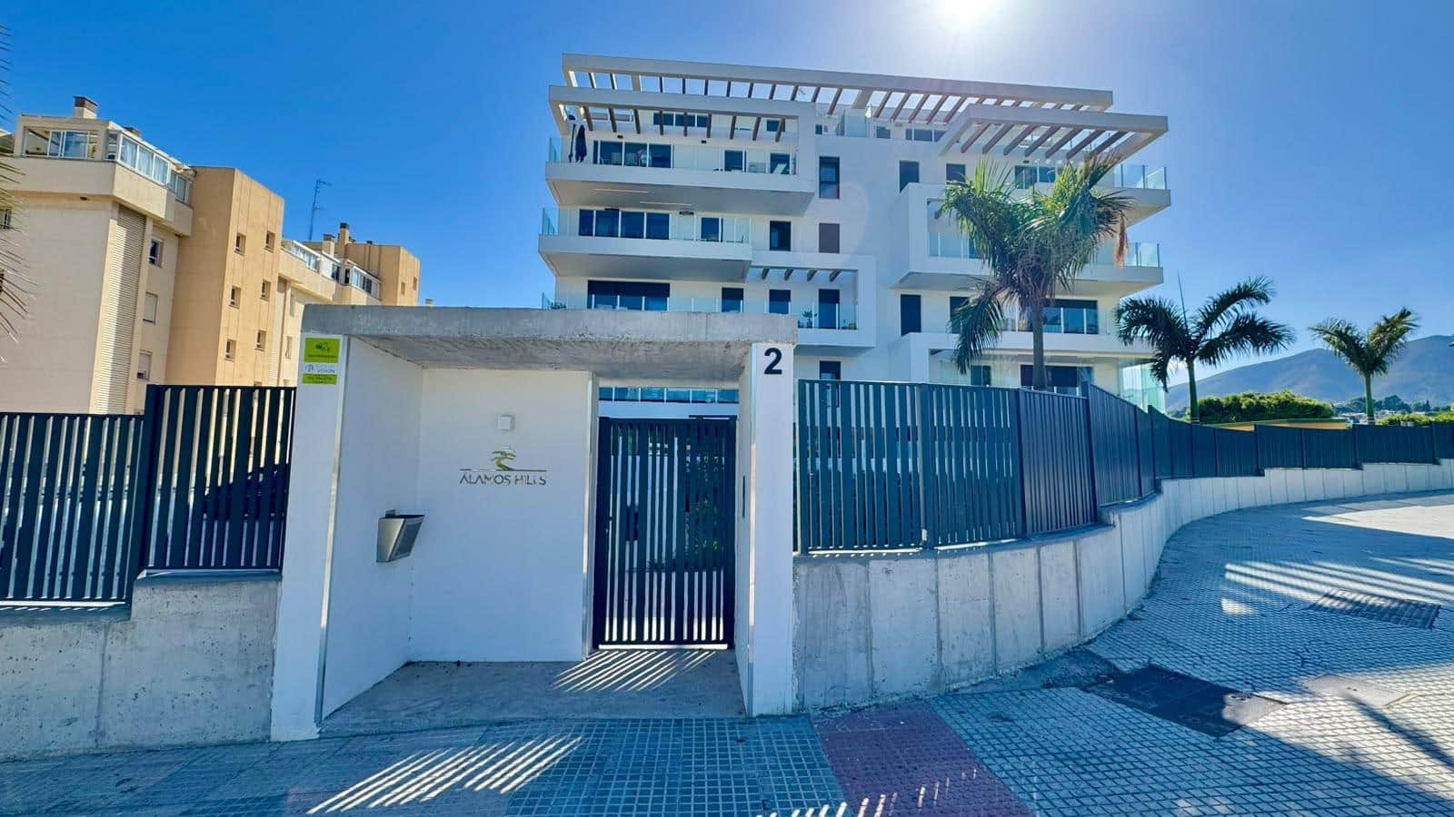 Appartement de 2 chambres à louer à Torremolinos avec piscine garage - 1 800 € (Ref: 10094923)