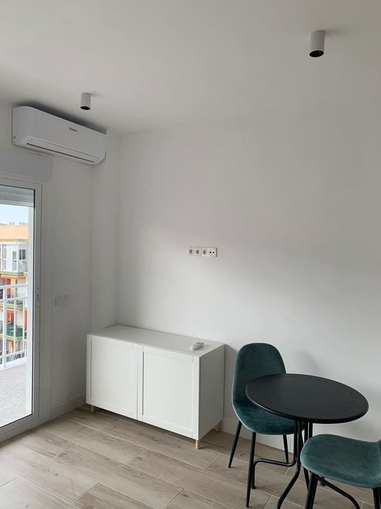 Studio til leje i Torremolinos - € 800 (Ref: 6587980)