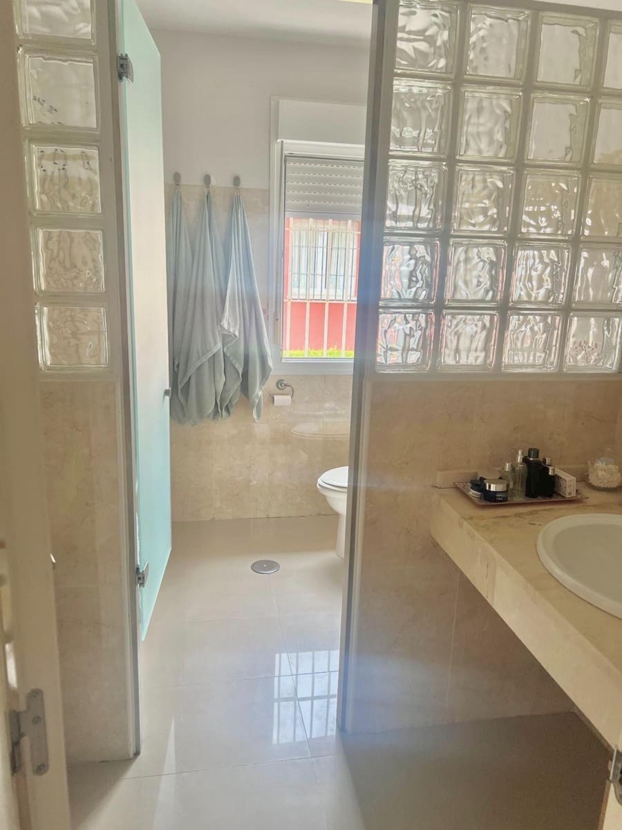 5 sypialnia Willa na sprzedaż w Espartinas z basenem garażem - 390 000 € (Ref: 8612749)