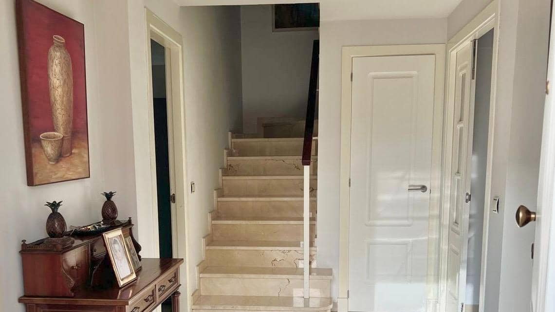 5 sypialnia Willa na sprzedaż w Espartinas z basenem garażem - 390 000 € (Ref: 8612749)