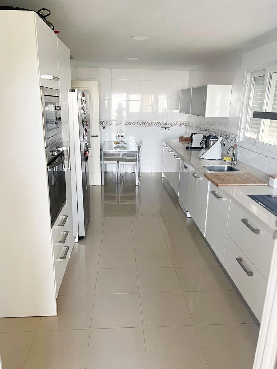 5 sypialnia Willa na sprzedaż w Espartinas z basenem garażem - 390 000 € (Ref: 8612749)