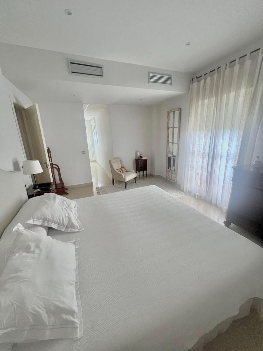 5 sypialnia Willa na sprzedaż w Espartinas z basenem garażem - 390 000 € (Ref: 8612749)