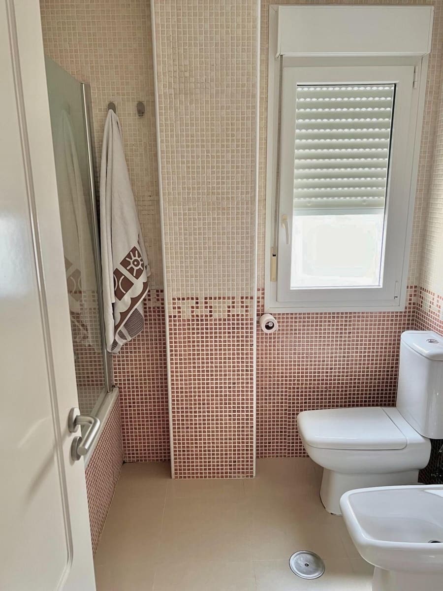 5 sypialnia Willa na sprzedaż w Espartinas z basenem garażem - 390 000 € (Ref: 8612749)