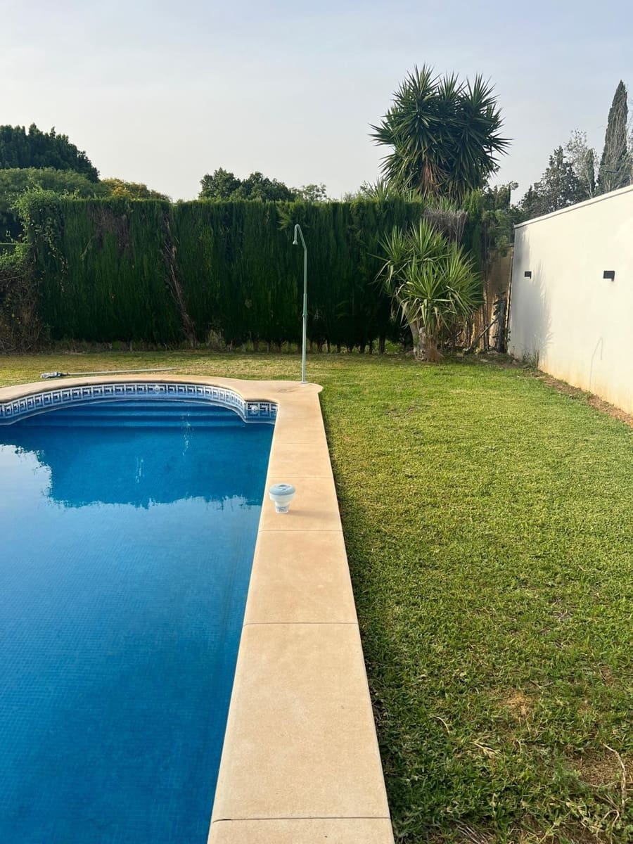 5 sypialnia Willa na sprzedaż w Espartinas z basenem garażem - 390 000 € (Ref: 8612749)