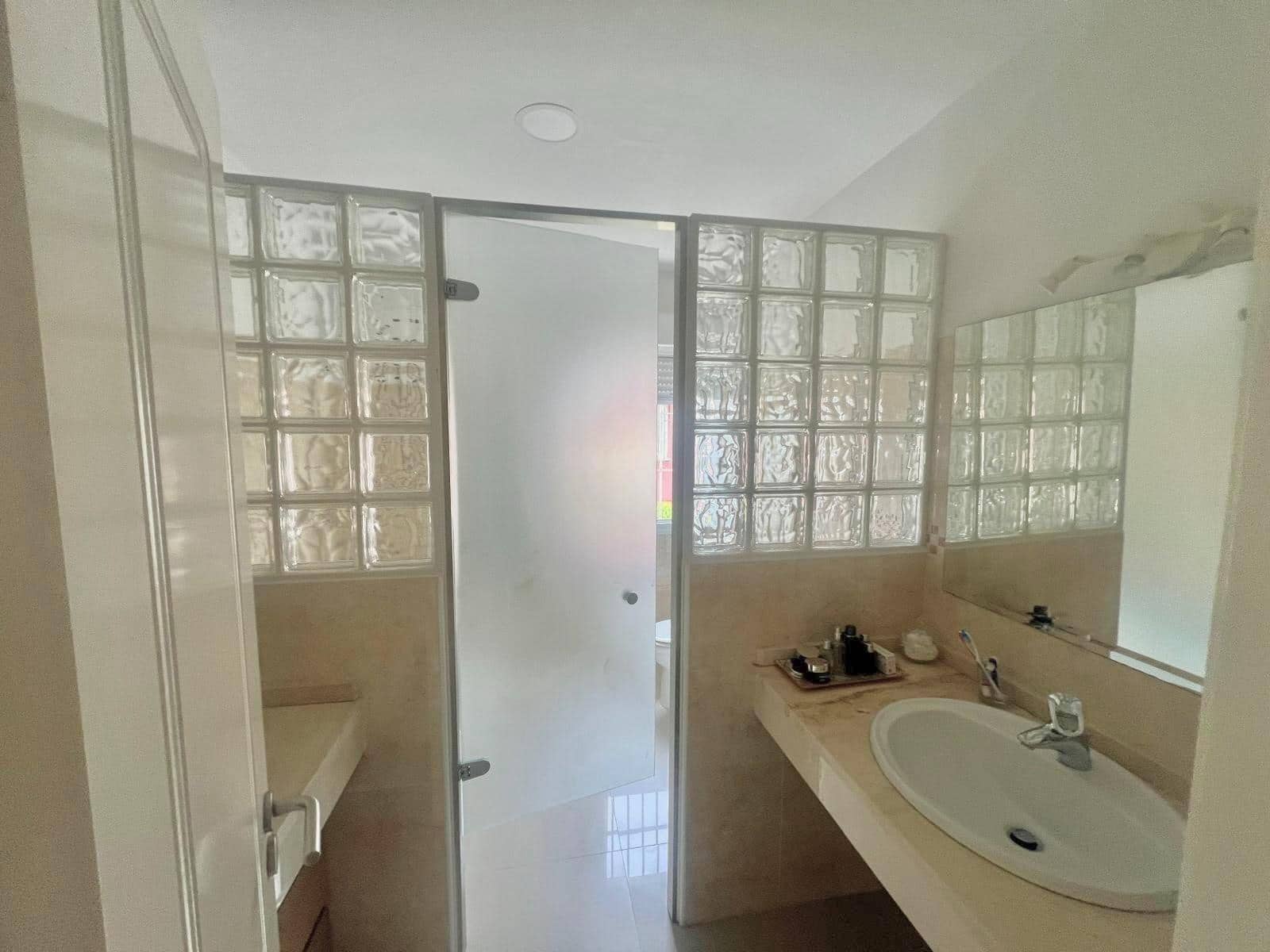 5 sypialnia Willa na sprzedaż w Espartinas z basenem garażem - 390 000 € (Ref: 8612749)