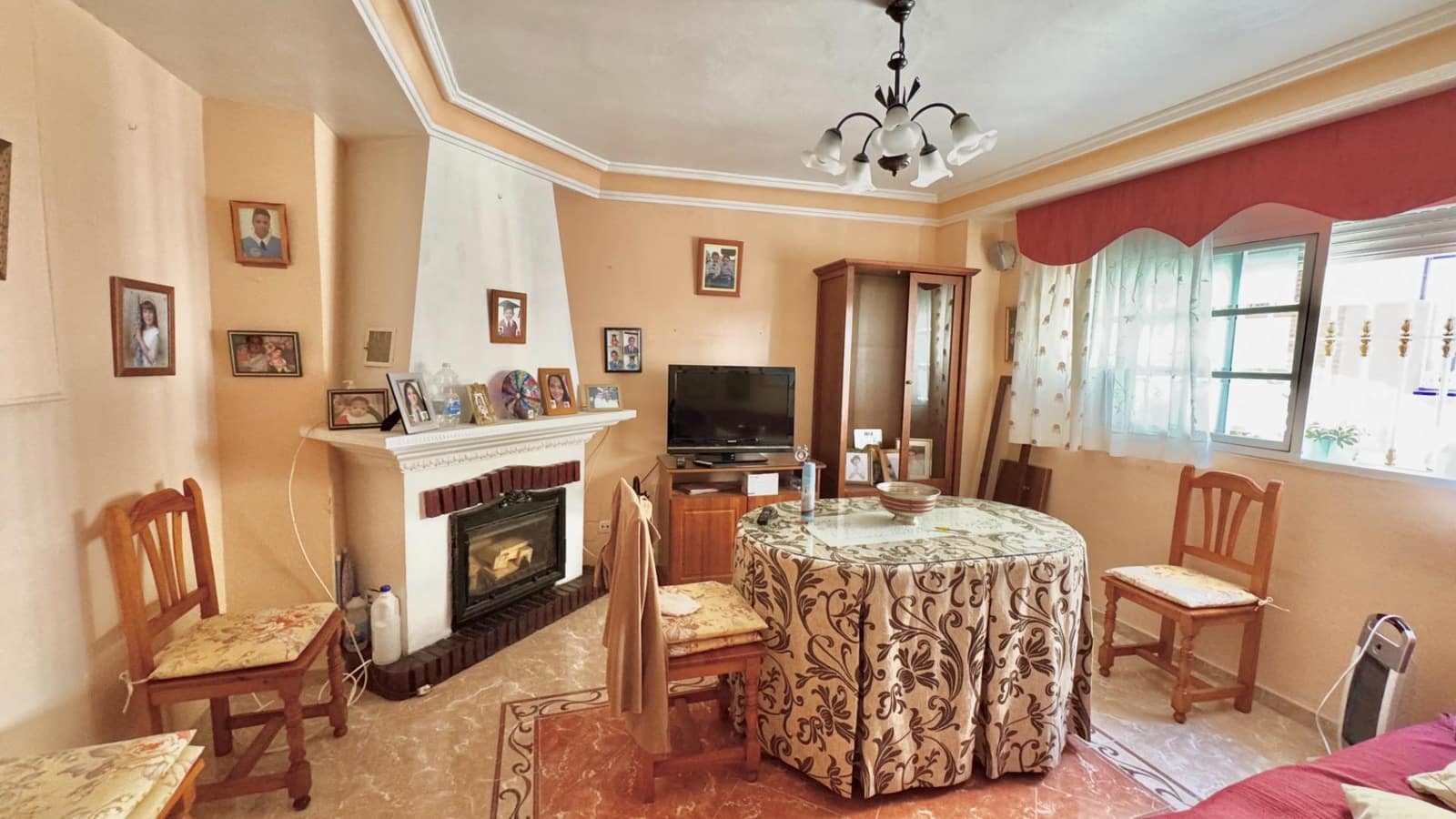 7 slaapkamer Huis te koop in Malaga stad met zwembad - € 399.000 (Ref: 8670486)