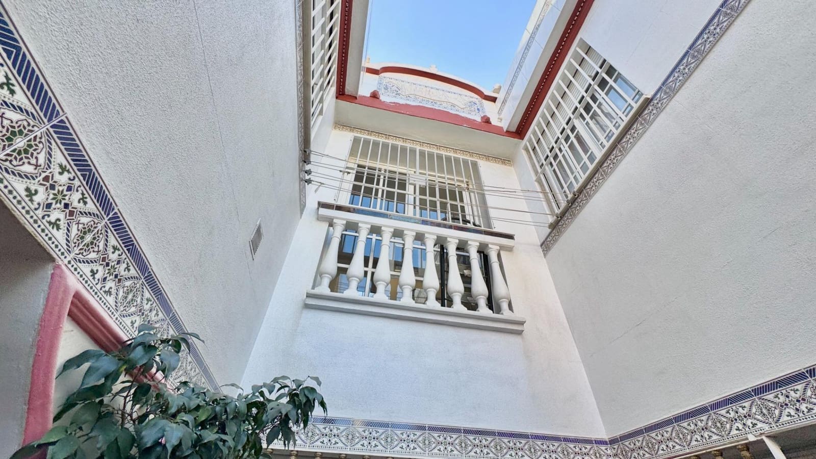 7 slaapkamer Huis te koop in Malaga stad met zwembad - € 399.000 (Ref: 8670486)