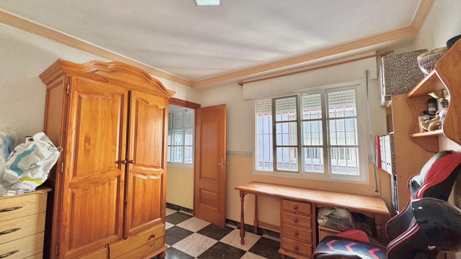 7 slaapkamer Huis te koop in Malaga stad met zwembad - € 399.000 (Ref: 8670486)