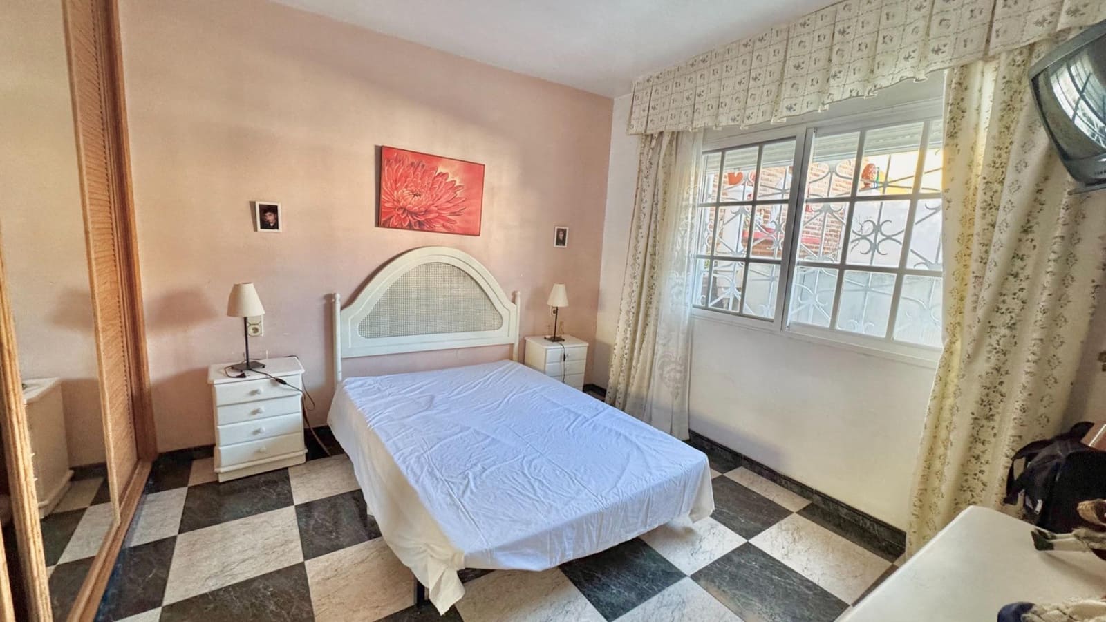 7 slaapkamer Huis te koop in Malaga stad met zwembad - € 399.000 (Ref: 8670486)