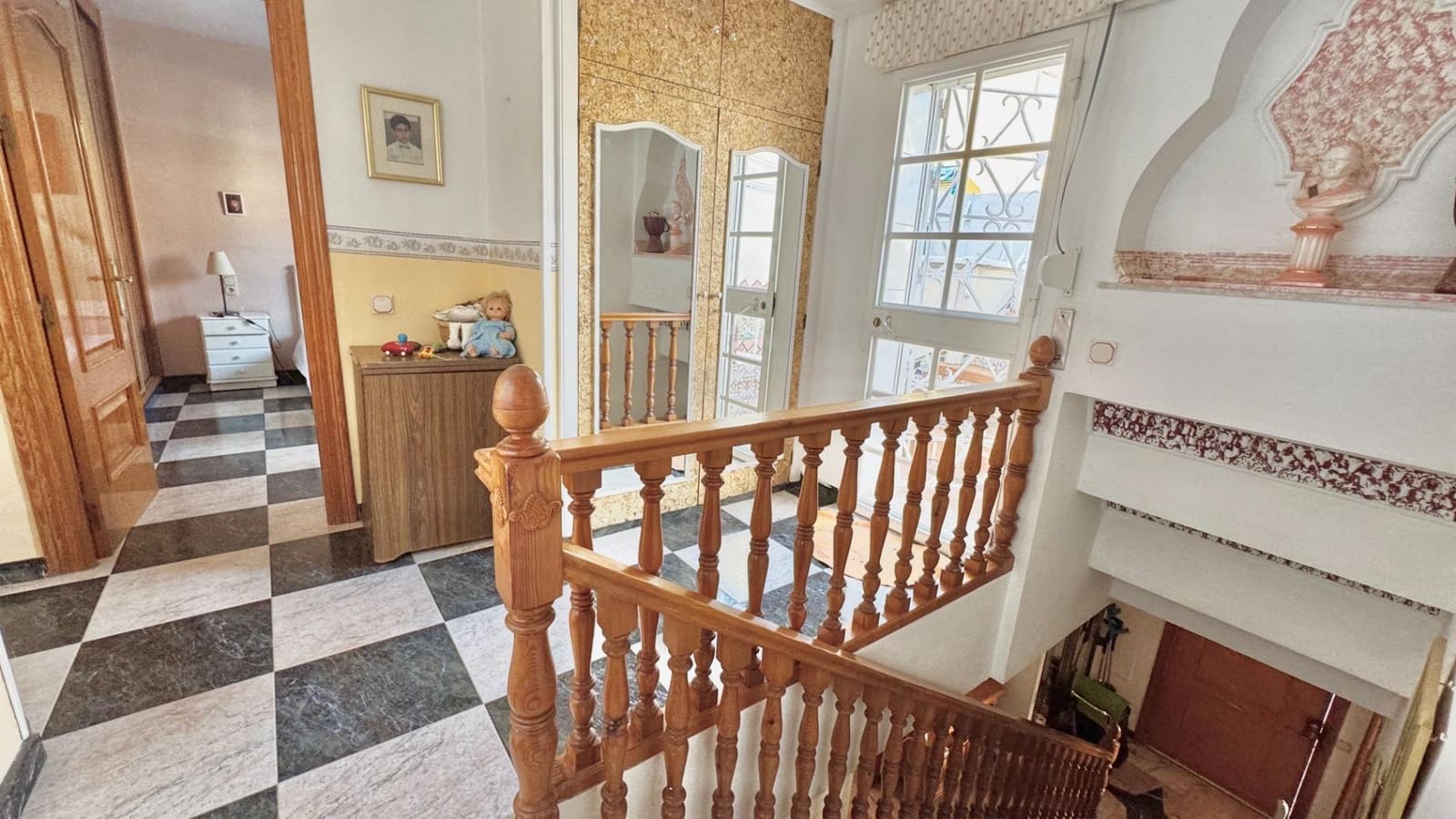 7 slaapkamer Huis te koop in Malaga stad met zwembad - € 399.000 (Ref: 8670486)