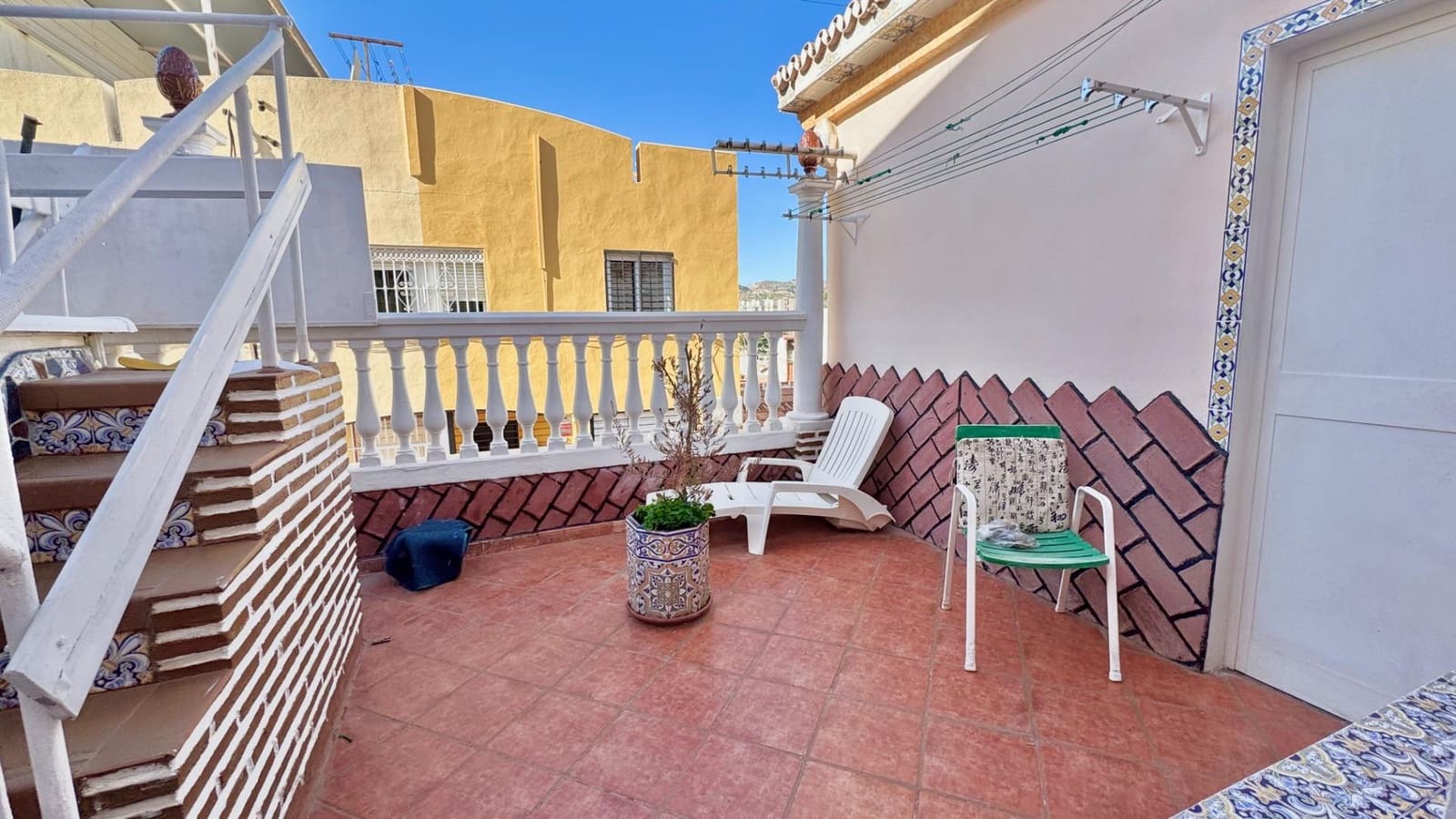7 slaapkamer Huis te koop in Malaga stad met zwembad - € 399.000 (Ref: 8670486)
