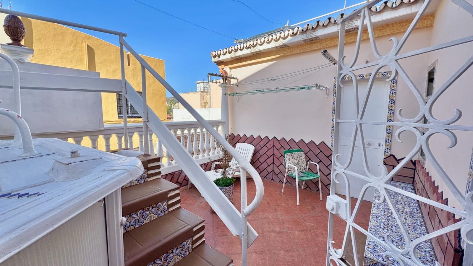 7 slaapkamer Huis te koop in Malaga stad met zwembad - € 399.000 (Ref: 8670486)