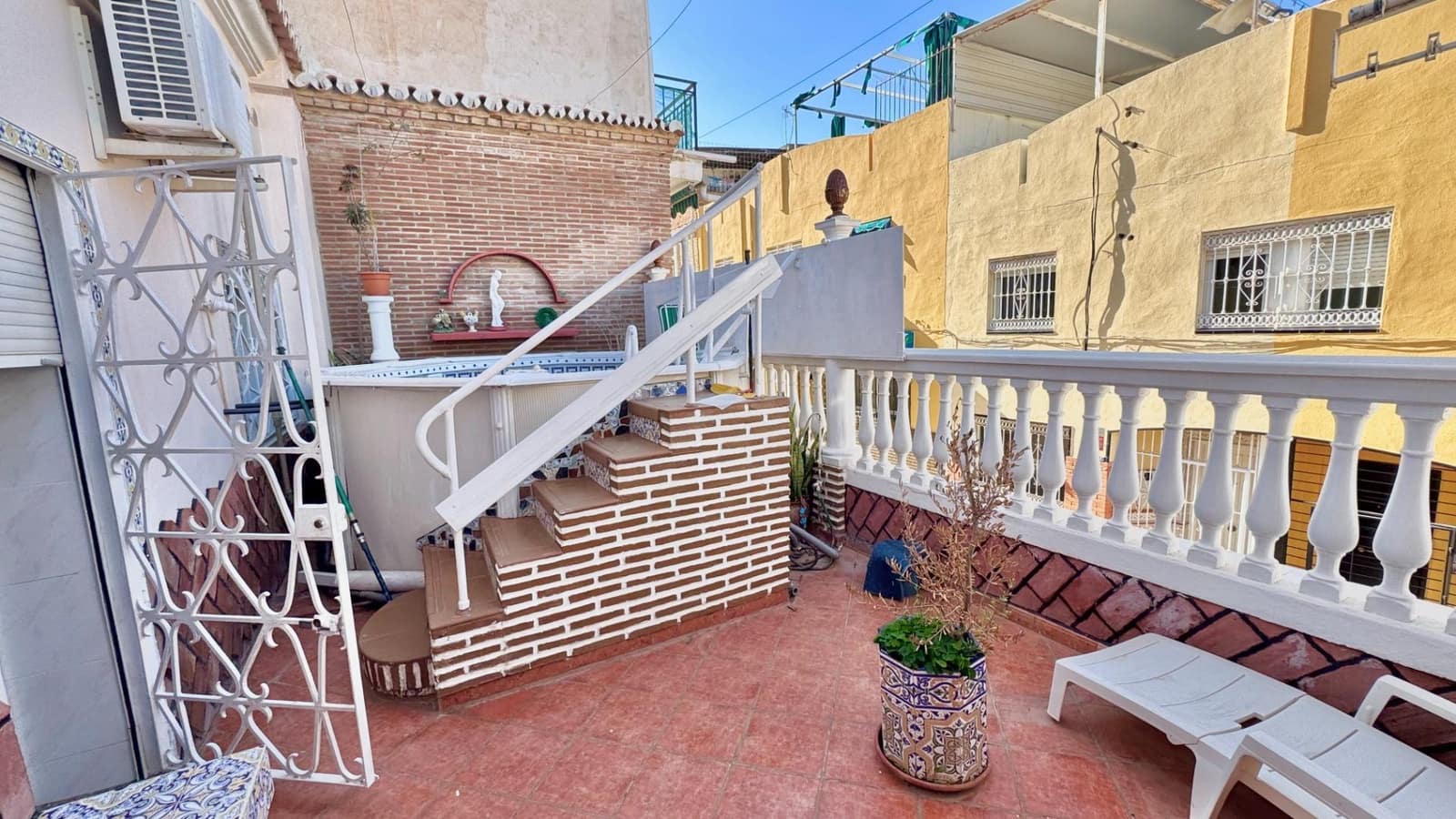 7 slaapkamer Huis te koop in Malaga stad met zwembad - € 399.000 (Ref: 8670486)