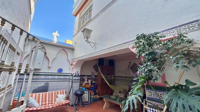 7 makuuhuone Omakotitalo myytävänä paikassa Ciudad Jardín, Málaga kaupunki mukana uima-altaan - 399 000 € (Ref: 8670486)