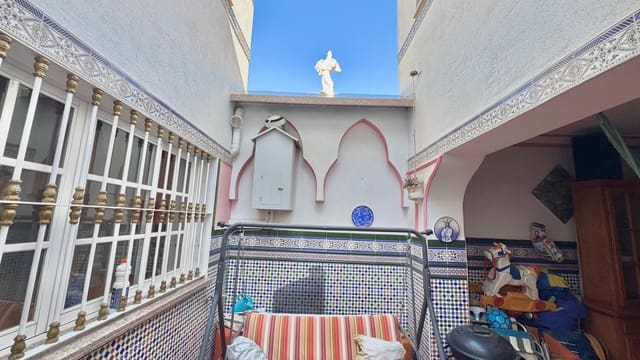 7 makuuhuone Omakotitalo myytävänä paikassa Ciudad Jardín, Málaga kaupunki mukana uima-altaan - 399 000 € (Ref: 8670486)