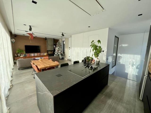 5 bedroom Villa for sale in Mijas with pool - € 1,600,000 (Ref: 8937111)