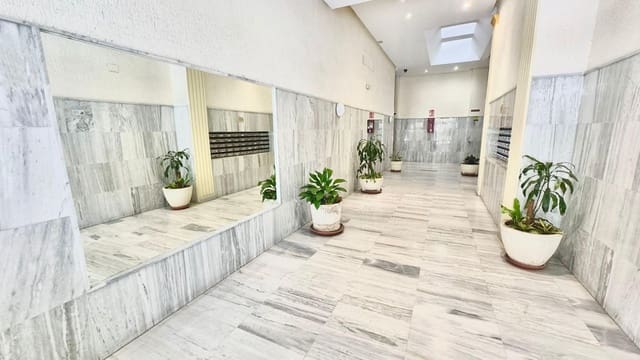 Piso de 2 habitaciones en Torremolinos en venta con garaje - 363.000 € (Ref: 8950589)