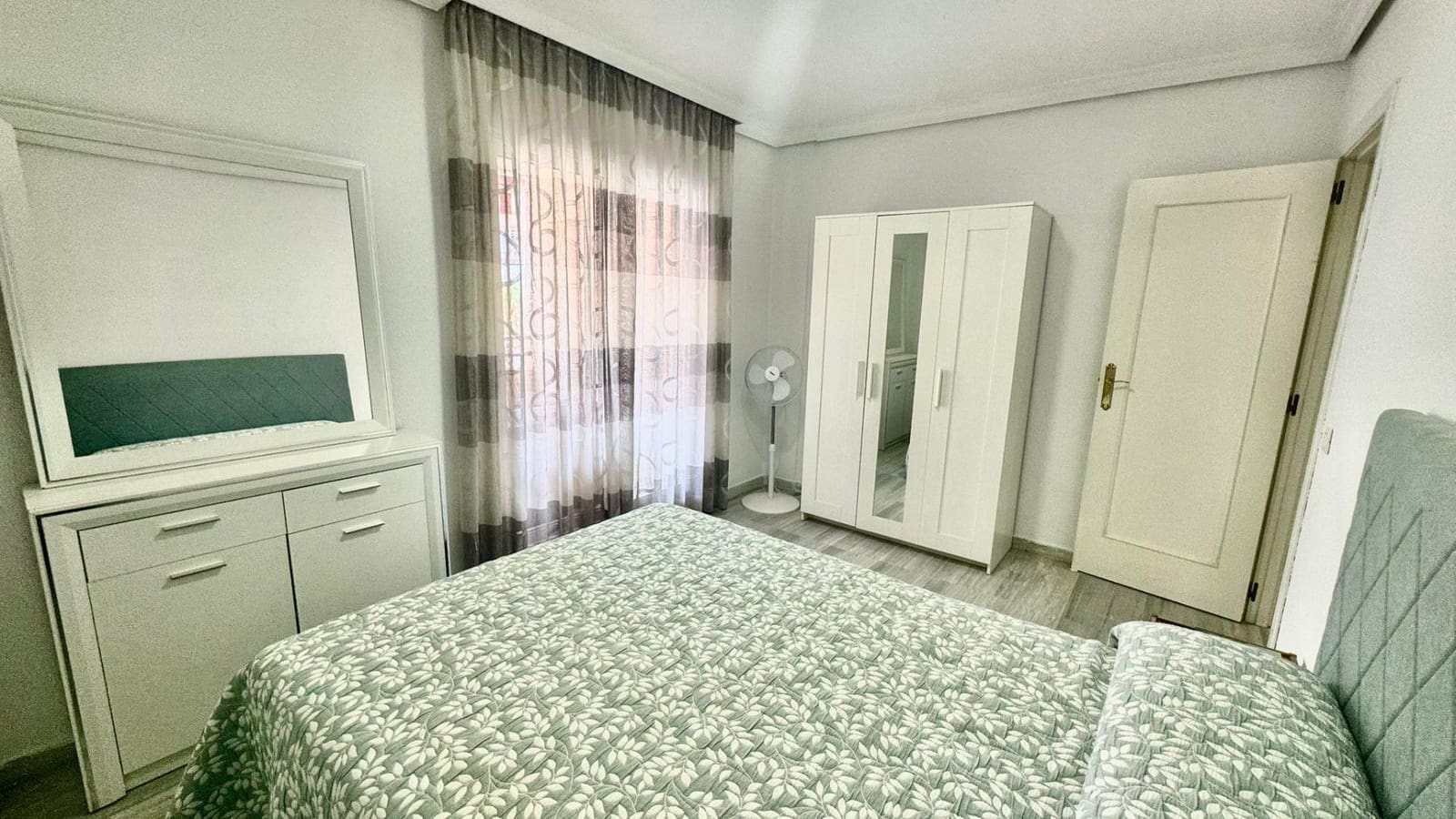 Piso de 2 habitaciones en Torremolinos en venta con garaje - 363.000 € (Ref: 8950589)