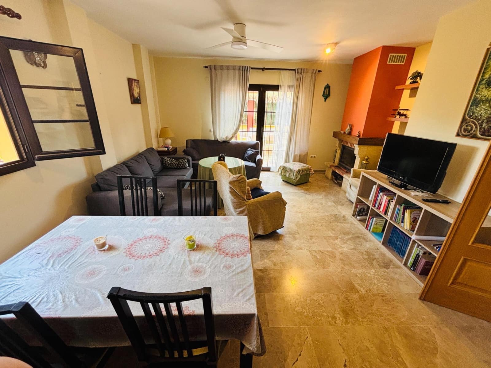 6 soverom Rekkehus til salgs i Malaga by med svømmebasseng - € 677 000 (Ref: 8985829)