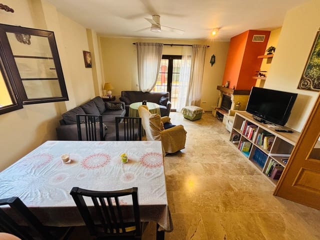 6 soverom Rekkehus til salgs i Málaga by med svømmebasseng - € 677 000 (Ref: 8985829)