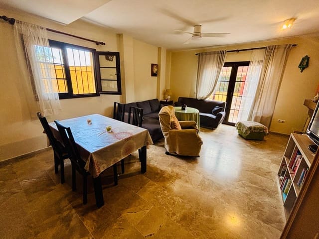 6 soverom Rekkehus til salgs i Málaga by med svømmebasseng - € 677 000 (Ref: 8985829)