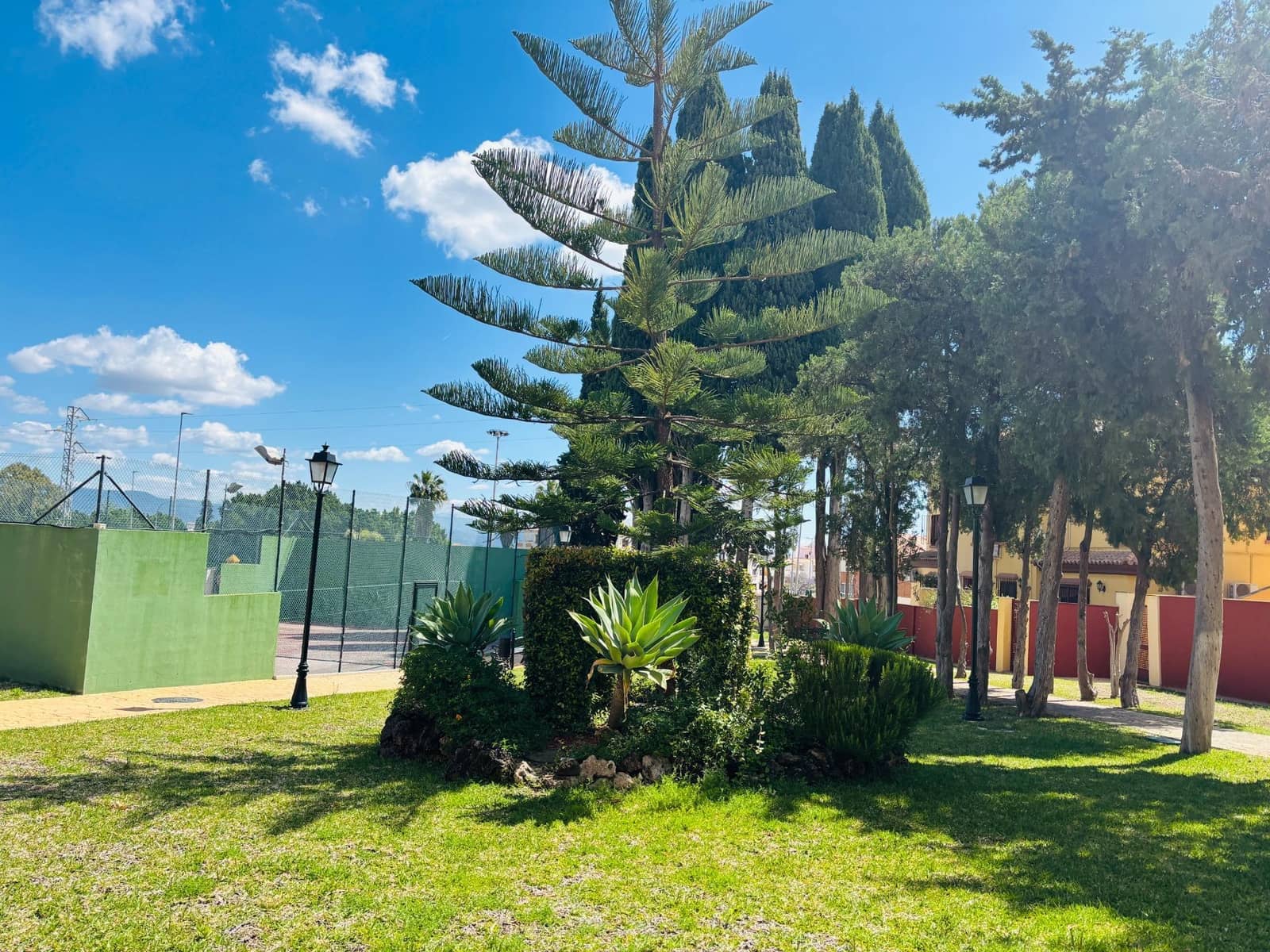 6 soverom Rekkehus til salgs i Malaga by med svømmebasseng - € 677 000 (Ref: 8985829)