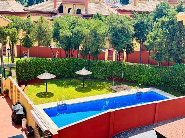 6 soverom Rekkehus til salgs i Málaga by med svømmebasseng - € 677 000 (Ref: 8985829)