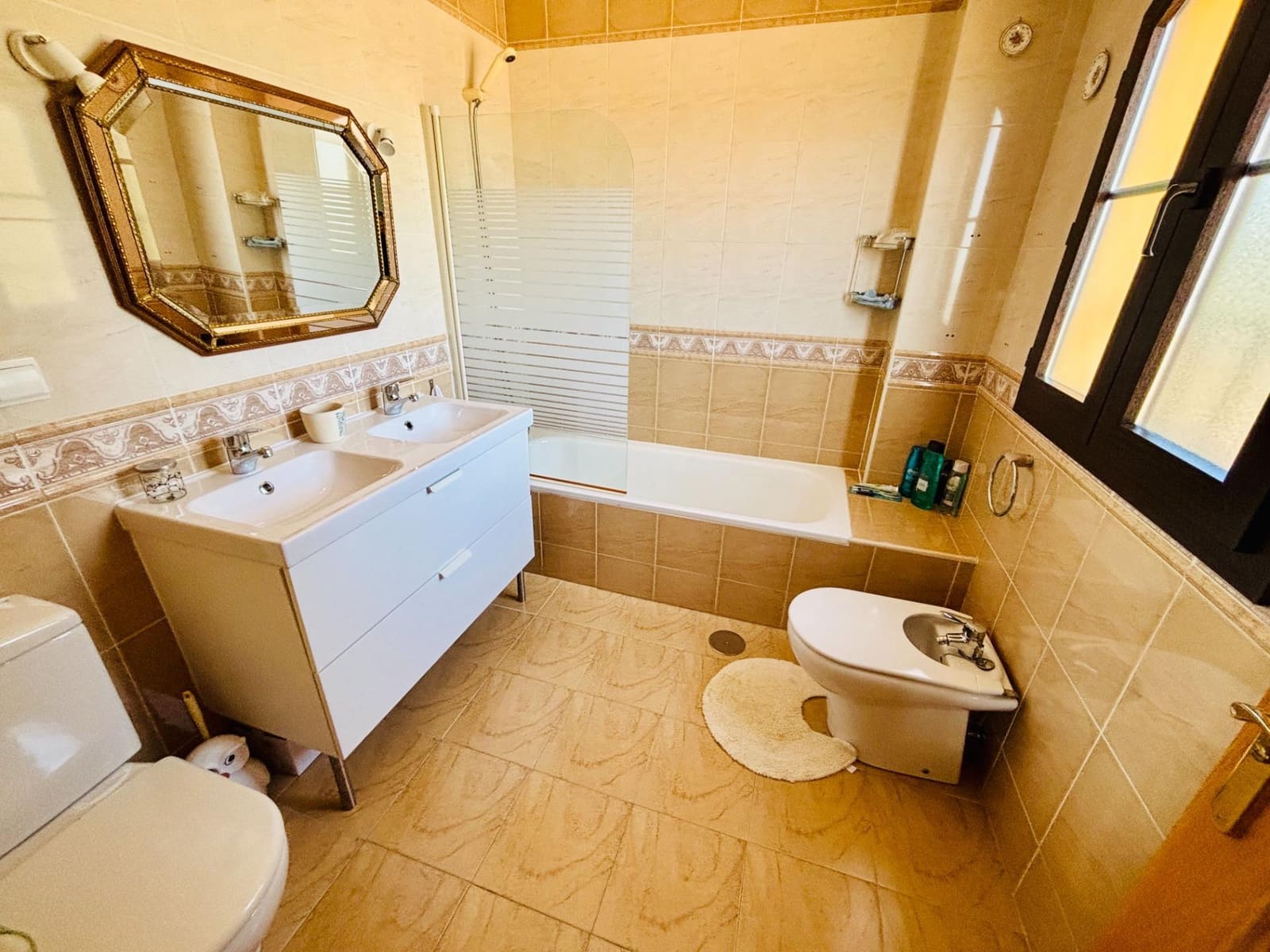 6 soverom Rekkehus til salgs i Malaga by med svømmebasseng - € 677 000 (Ref: 8985829)