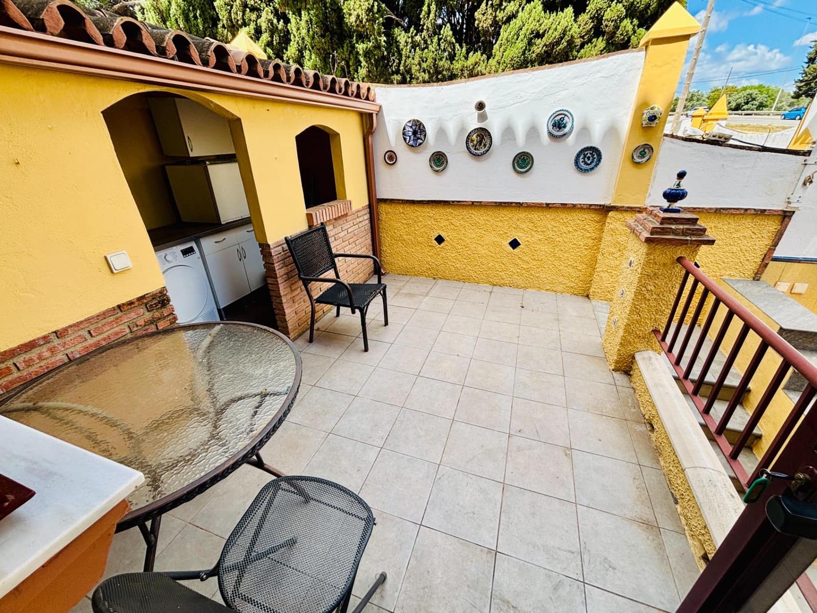 6 soverom Rekkehus til salgs i Malaga by med svømmebasseng - € 677 000 (Ref: 8985829)