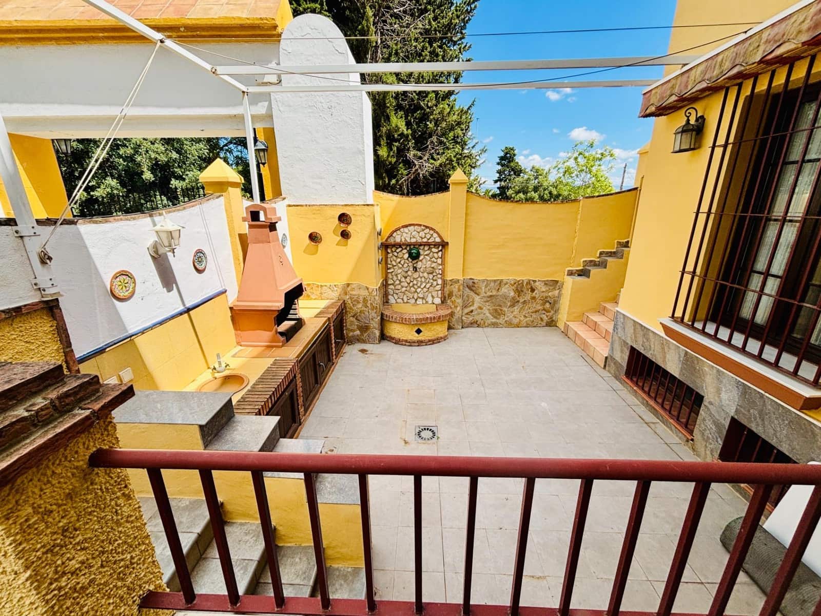 6 soverom Rekkehus til salgs i Malaga by med svømmebasseng - € 677 000 (Ref: 8985829)