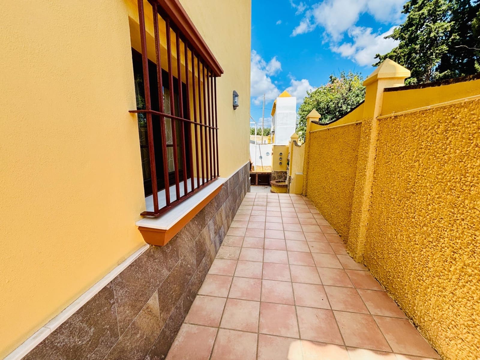 6 soverom Rekkehus til salgs i Malaga by med svømmebasseng - € 677 000 (Ref: 8985829)