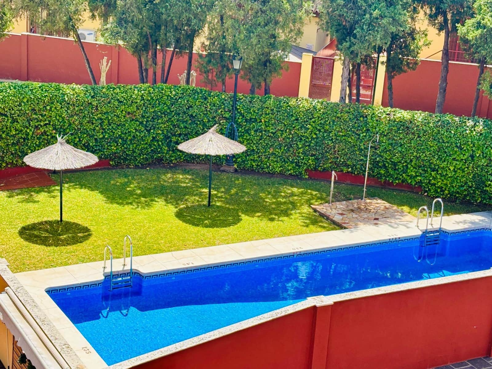 6 soverom Rekkehus til salgs i Malaga by med svømmebasseng - € 677 000 (Ref: 8985829)