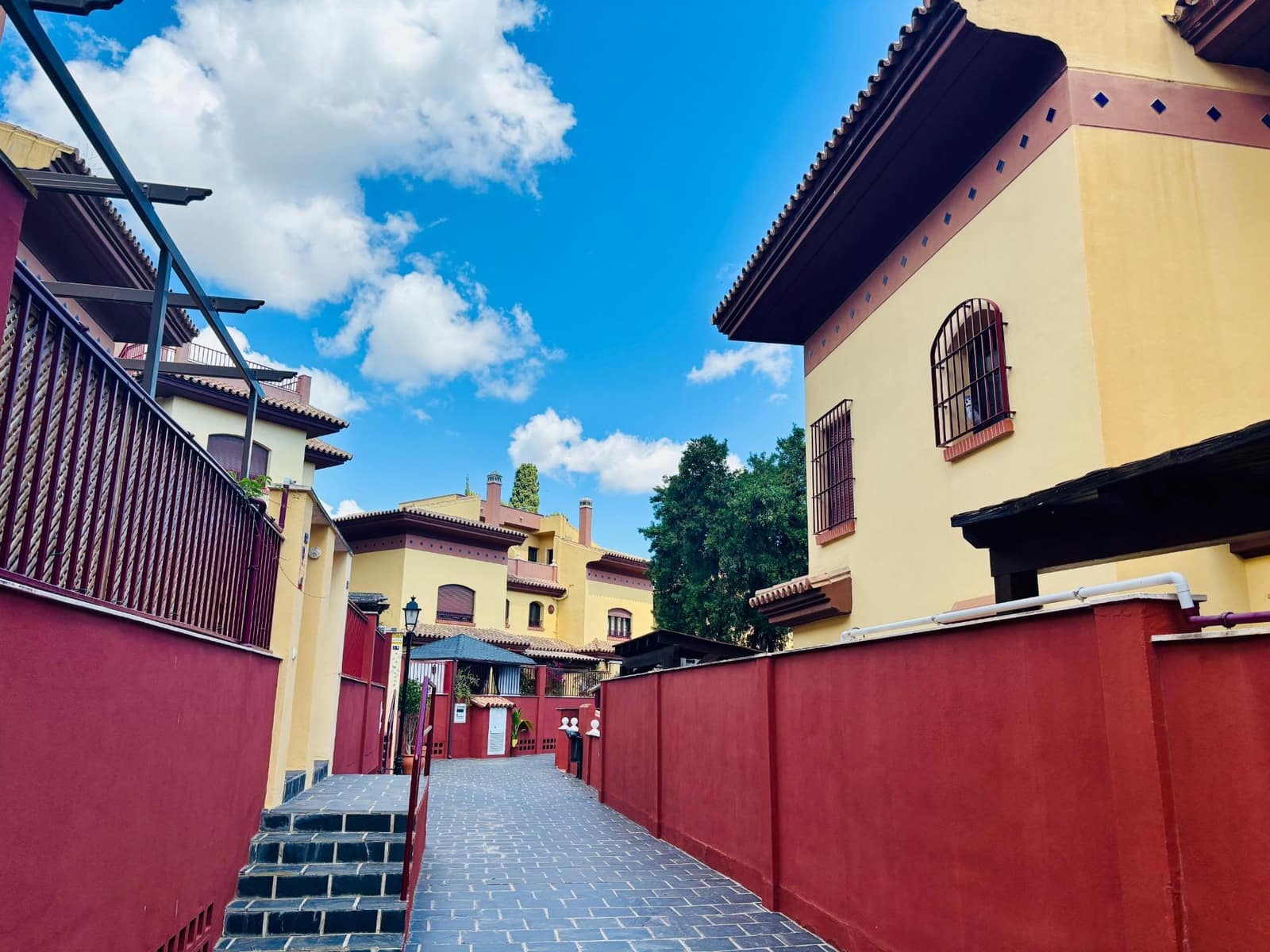 6 soverom Rekkehus til salgs i Malaga by med svømmebasseng - € 677 000 (Ref: 8985829)