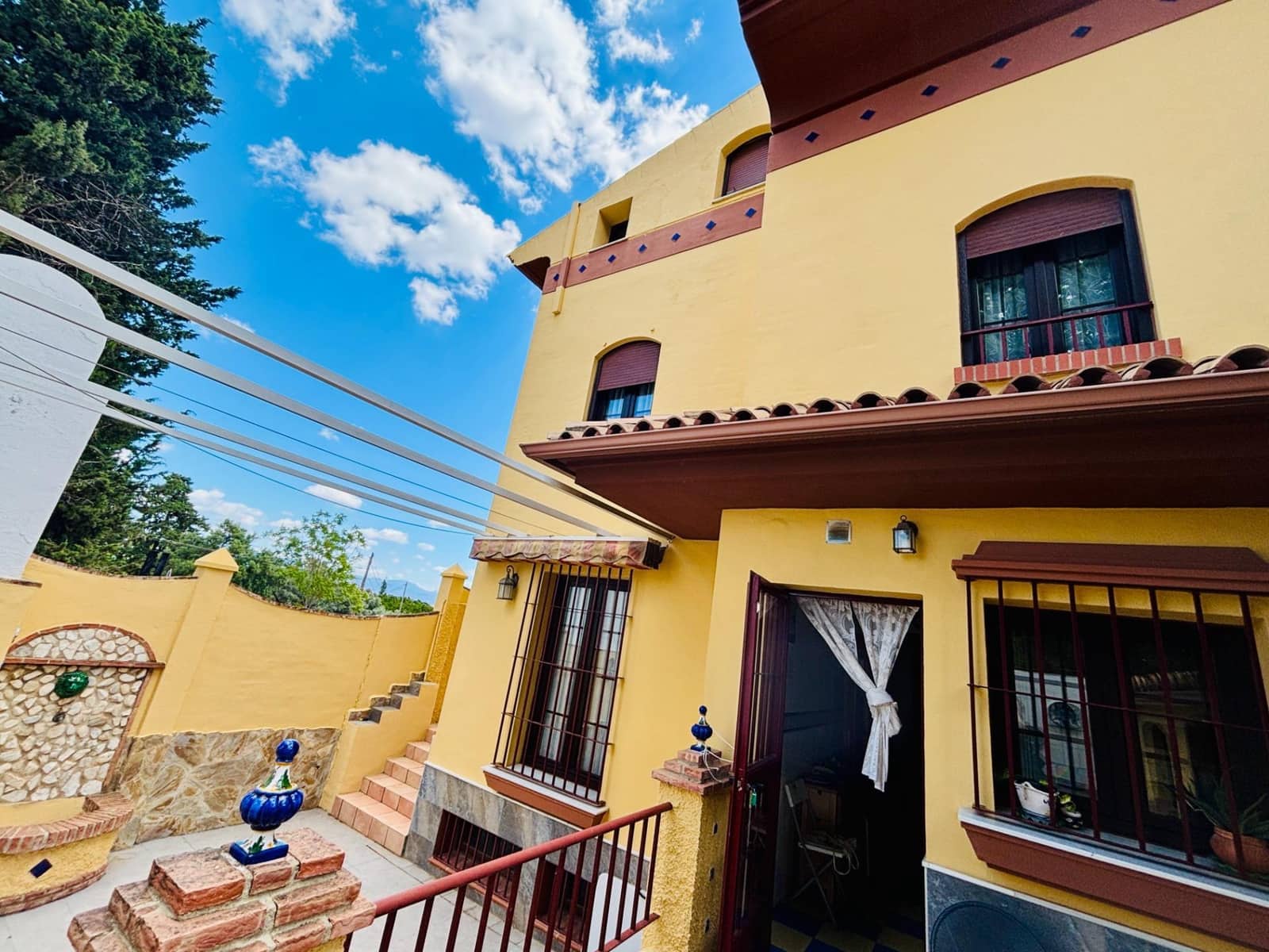 6 soverom Rekkehus til salgs i Malaga by med svømmebasseng - € 677 000 (Ref: 8985829)