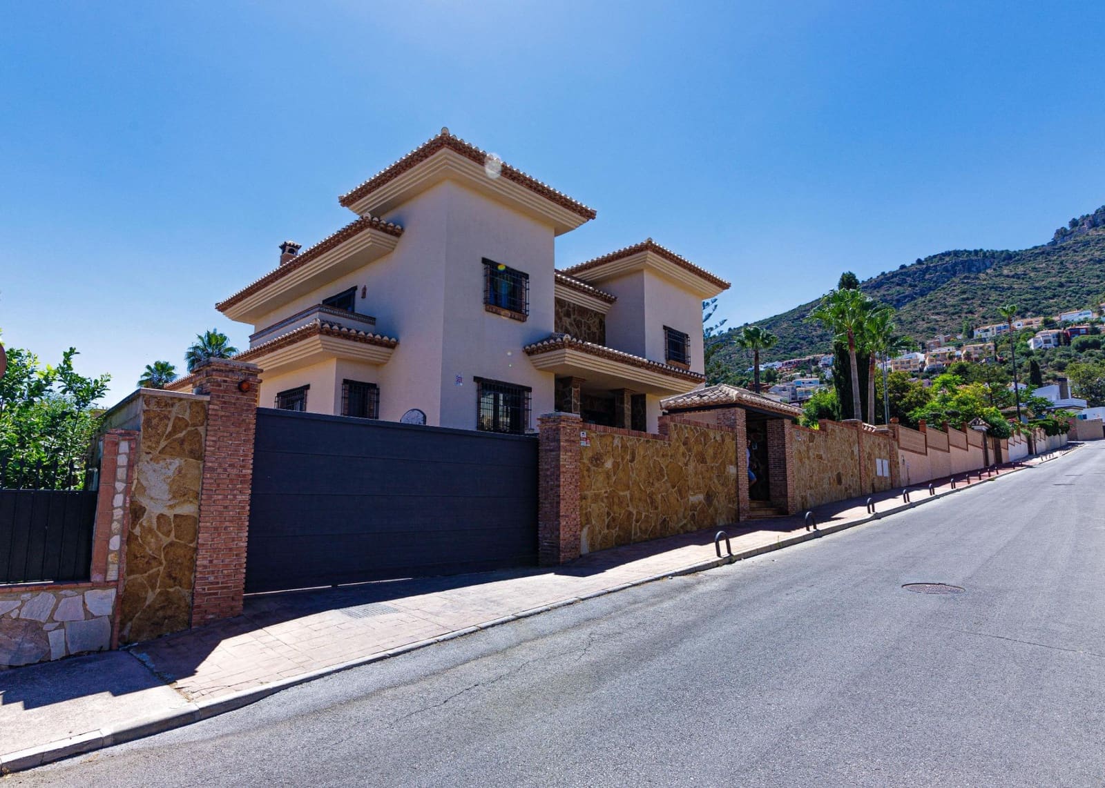 5 soverom Villa til salgs i Alhaurin de la Torre med svømmebasseng - € 1 995 000 (Ref: 9034748)