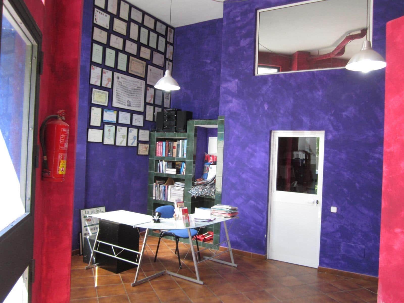 Kommersiell til salgs i Torremolinos med svømmebasseng - € 215 000 (Ref: 9085430)